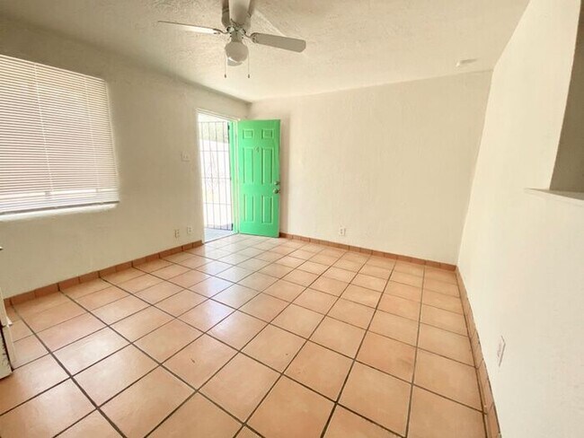 Foto del edificio - 208 Mescalero Rd NW