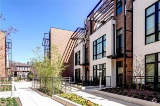Building Photo - 721 Longleaf Dr NE