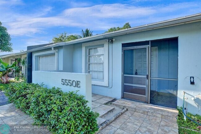Building Photo - 5550 Lakewood Cir S