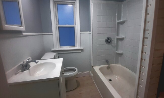 Building Photo - 118 Pries Ave
