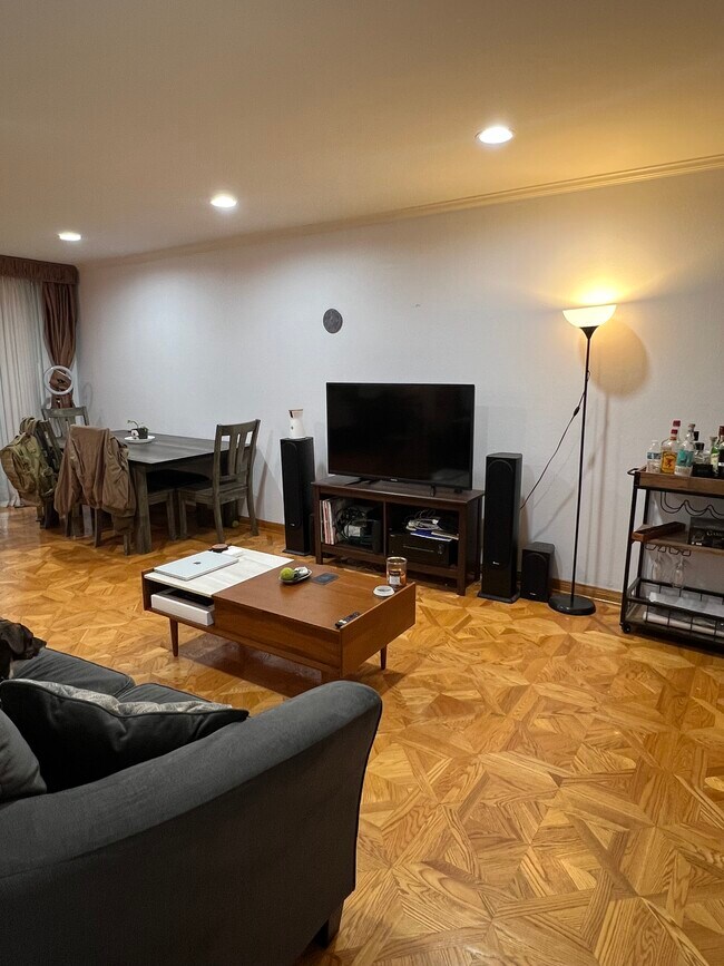 Foto del edificio - 1750 Camino Palmero St