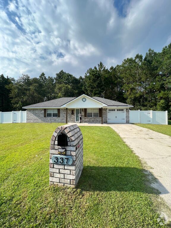 Carrie Heights Pet Friendly Apartments for Rent Hinesville, GA 1