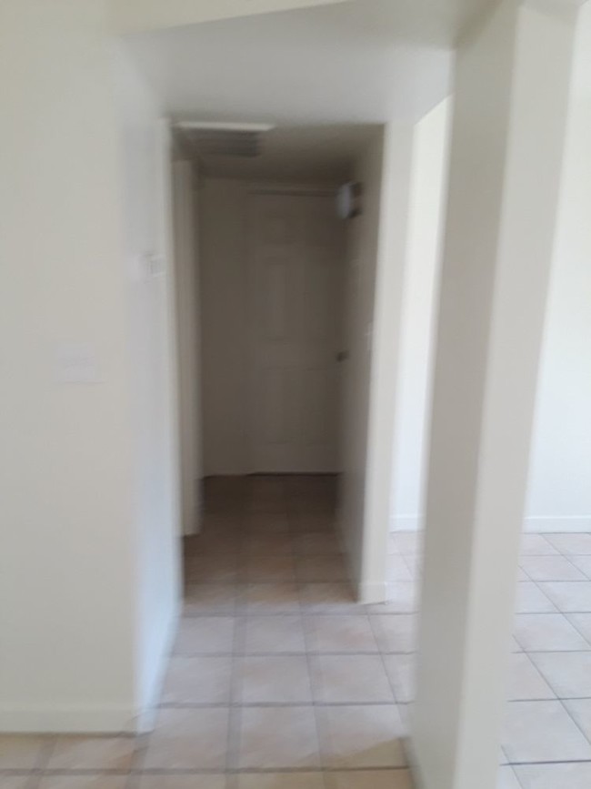 Foto del edificio - 937 W 8th Pl