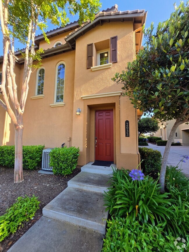Building Photo - 2033 Silverado St