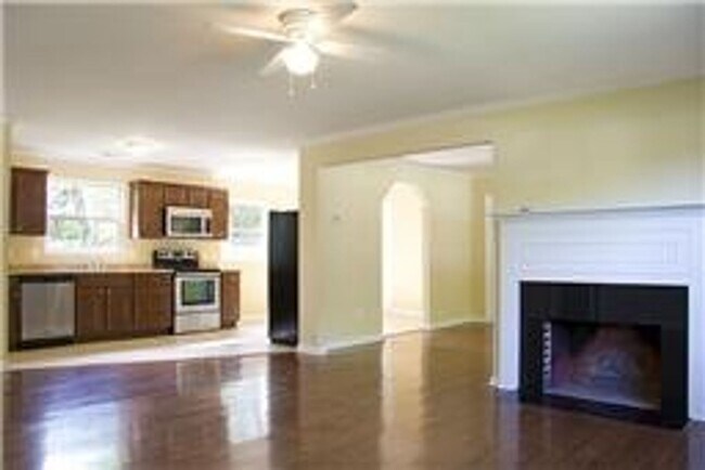 Foto del edificio - Nice 3BE/1BA looking cottage in convenient...