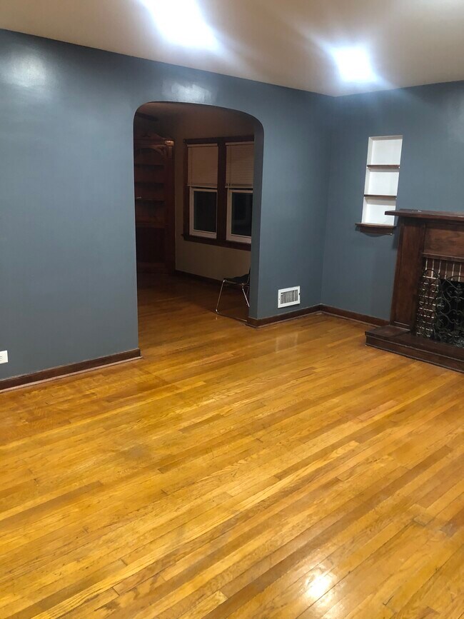 Foto del edificio - 2426 Hainsworth Ave