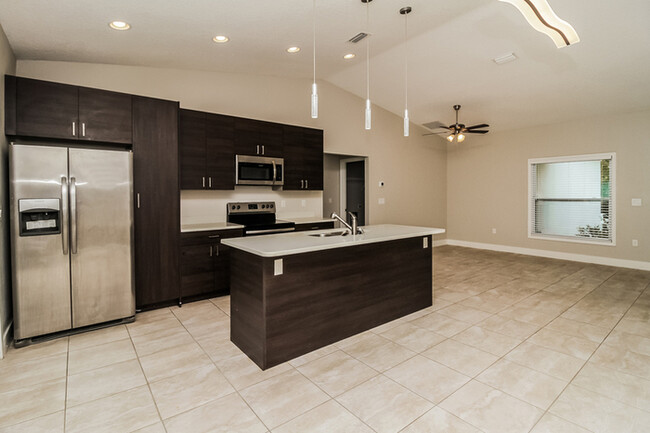 Building Photo - 970 E Gaucho Cir