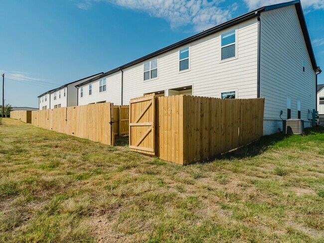 Building Photo - 1720 Cuppett Cir