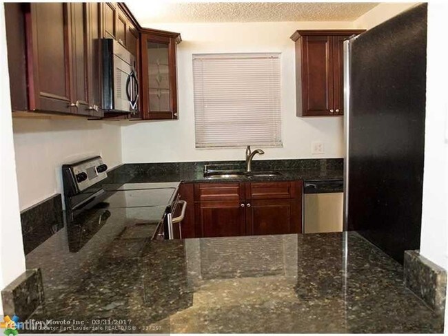 Building Photo - 2 br, 2 bath Apartment - 9430 Live Oak Place