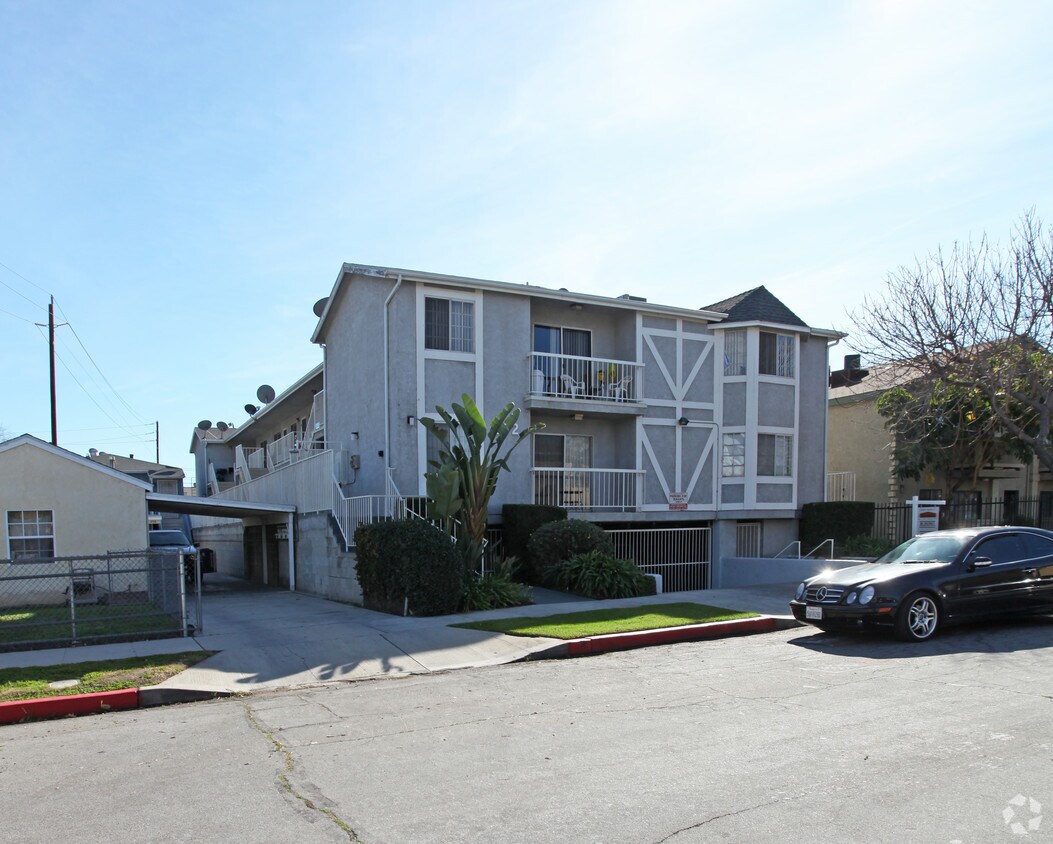 Primary Photo - 262 W Valencia Ave