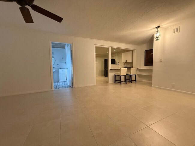 Foto del edificio - 656 Manor Dr