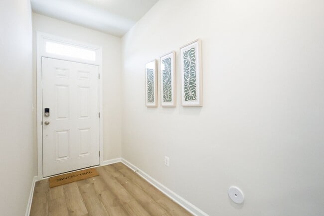 Building Photo - Lovely 3 BR/3.5 BA Townhome in Montgomery ...