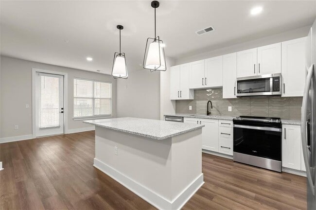 Building Photo - 2648 Sandy Plains Rd