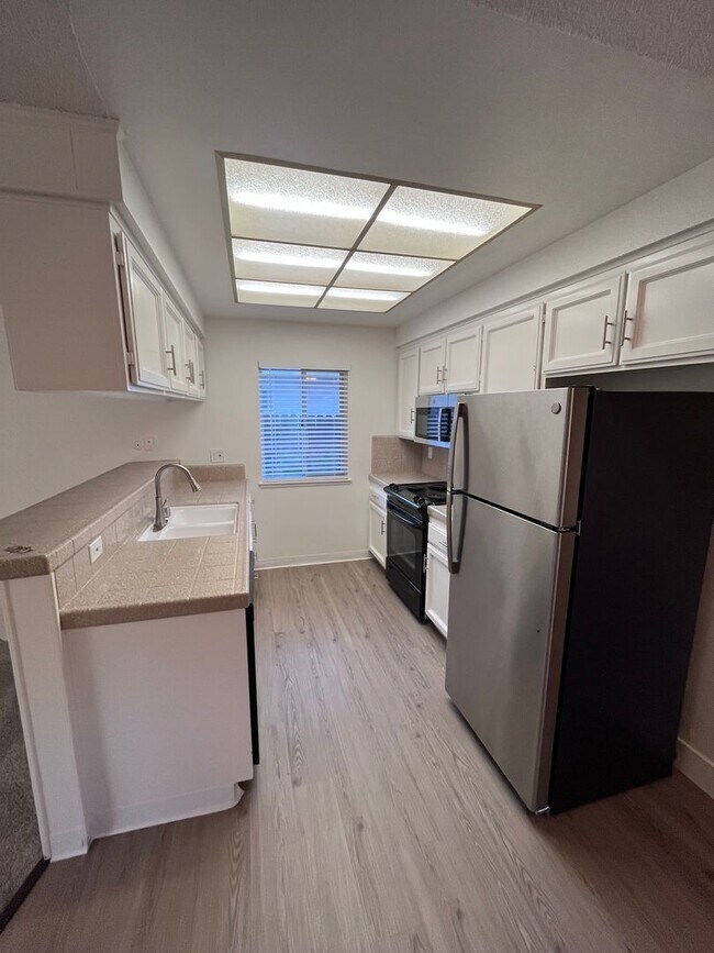Foto del edificio - UPDATED 3 BEDROOM HOUSE W/ RV ACCESS!!