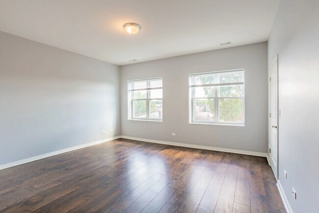 Foto del edificio - 2957 N Harlem Ave