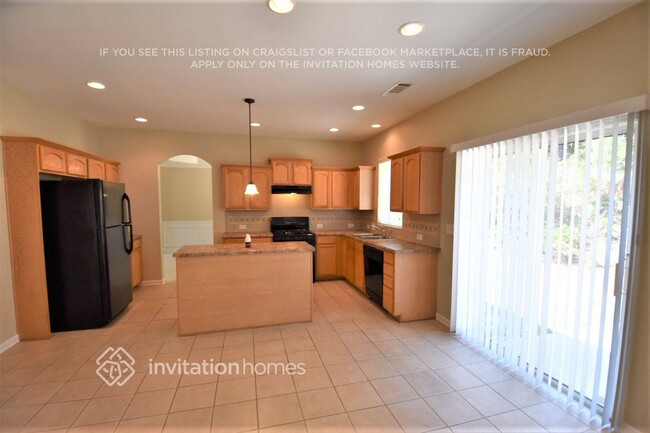 Building Photo - 610 Simonton Crest Dr SE