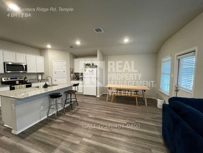 Building Photo - Charming 4/2 bedroom home ready for you to...