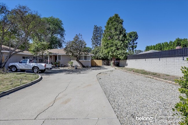 Foto del edificio - 8833 Paso Robles Ave