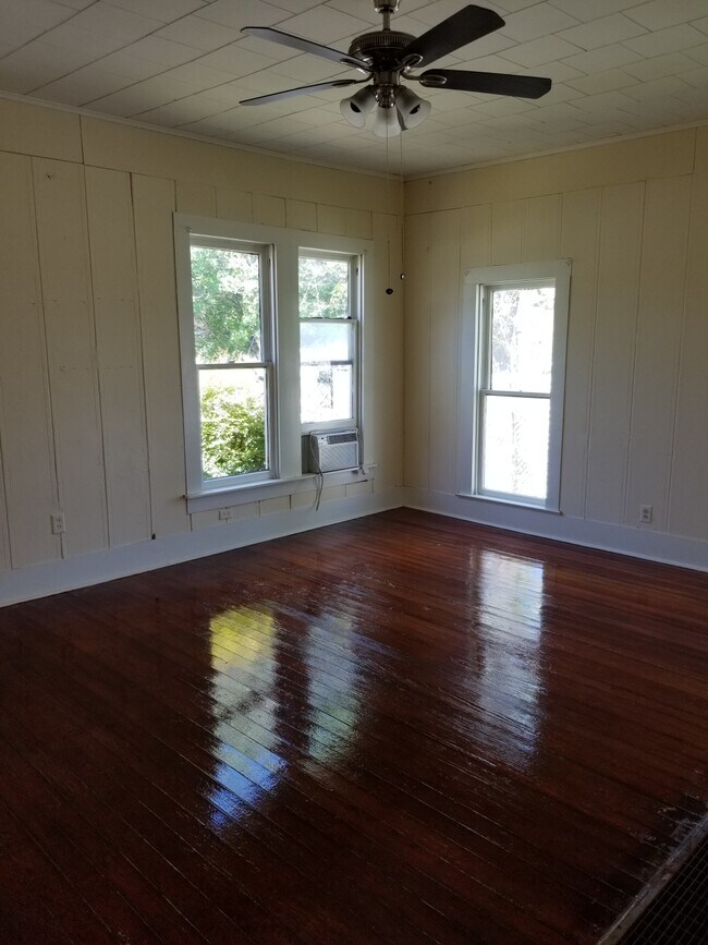 Foto del edificio - 706 Fowzer St