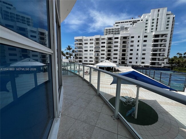 Foto del edificio - 5445 Collins Ave