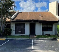 Building Photo - 3325 Oak Dr