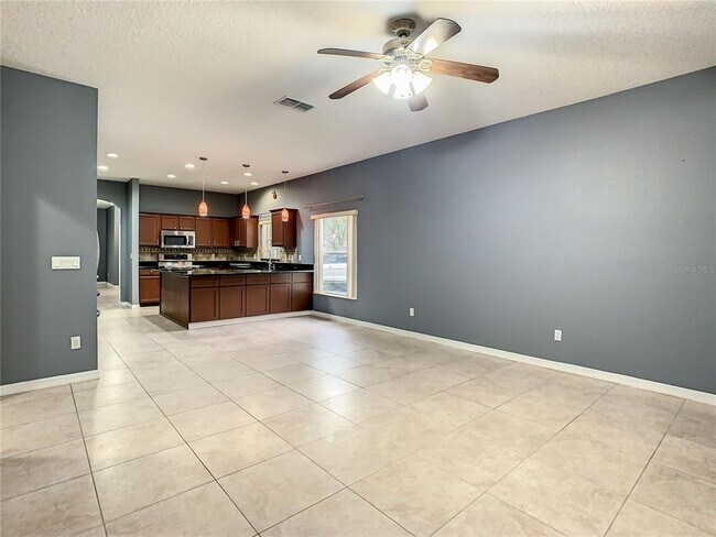Building Photo - 917 Silvertip Rd