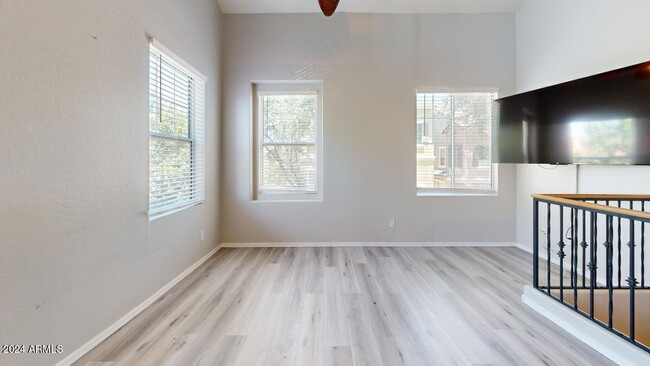 Foto del edificio - 164 W Campbell Ct