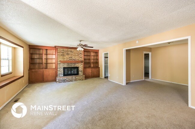 Building Photo - 11041 N Eagle Ln