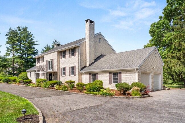 Foto del edificio - 66 Middle Ridge Rd