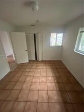 Building Photo - 415 E 24th St