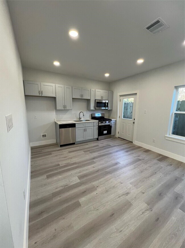 Building Photo - 3535 Alderfer St