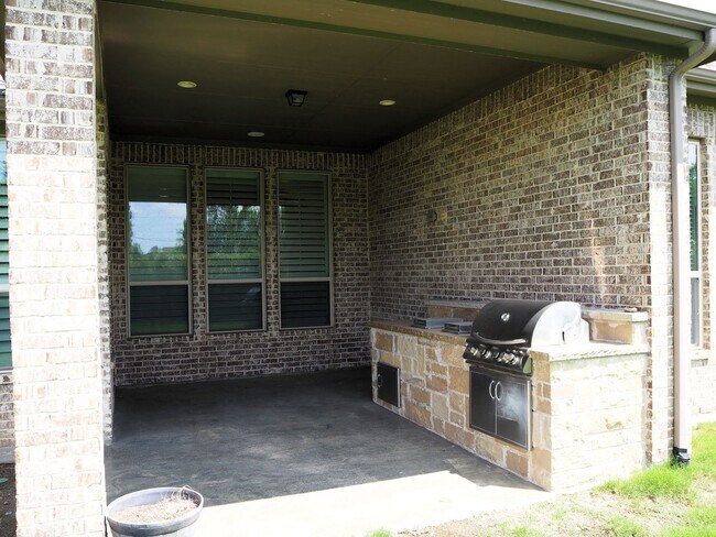 Foto del edificio - 909 Fenceline Dr