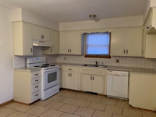 Foto del edificio - Great Location - 3 bedroom home available!