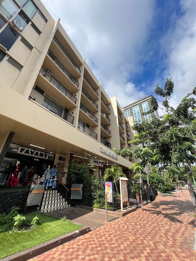 Building Photo - 1 bed, 1 bath at the Kalakauan In Waikiki