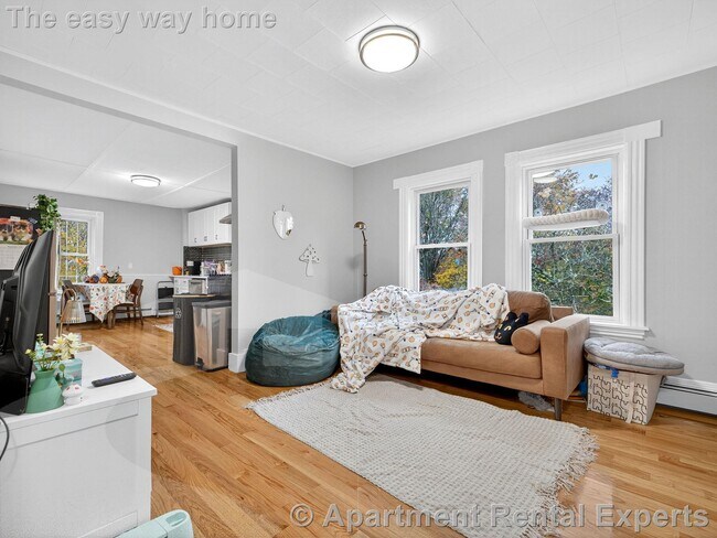 Building Photo - 114 Woodstock St