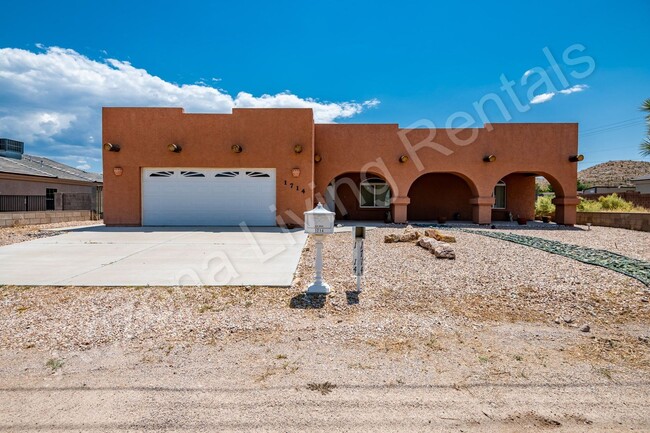 Building Photo - BEAUTIFUL 3 BED 1 BATH PET FRIENDLY