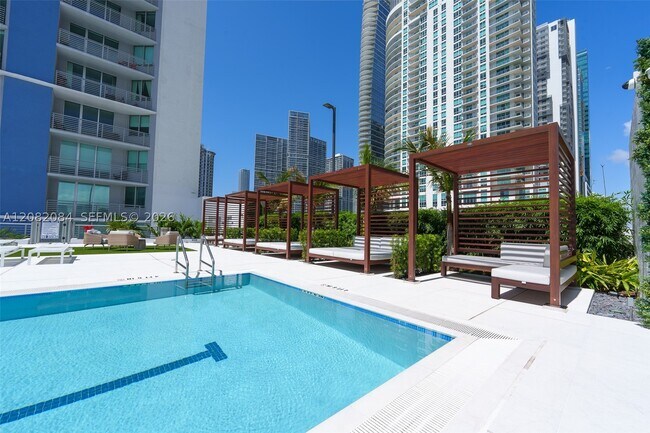 Foto del edificio - 325 S Biscayne Blvd