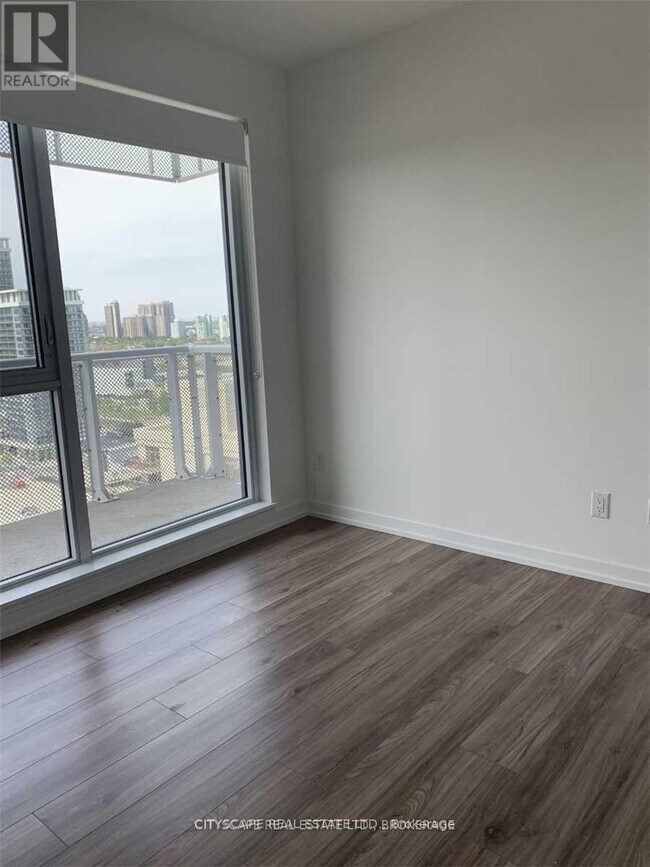 Photo du bâtiment - 4065 Confederation Pkwy