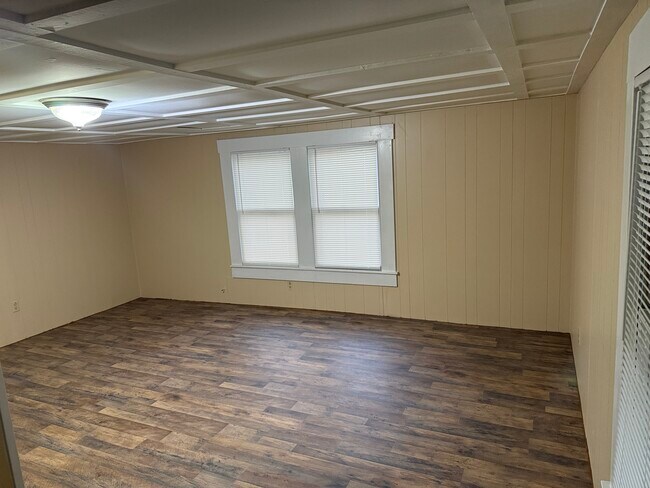 Foto del edificio - 606 Whiting Ave