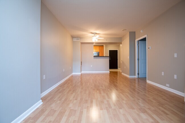 Building Photo - 851 N Glebe Rd