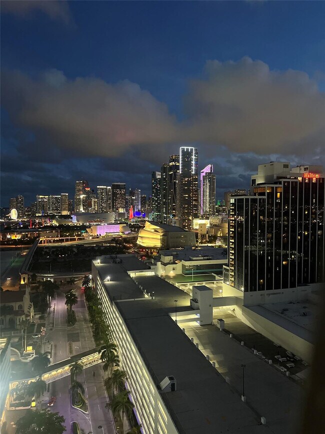 Building Photo - 1750 N Bayshore Dr