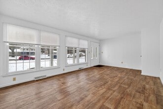 Building Photo - 6644 Ravenwood Ave NW