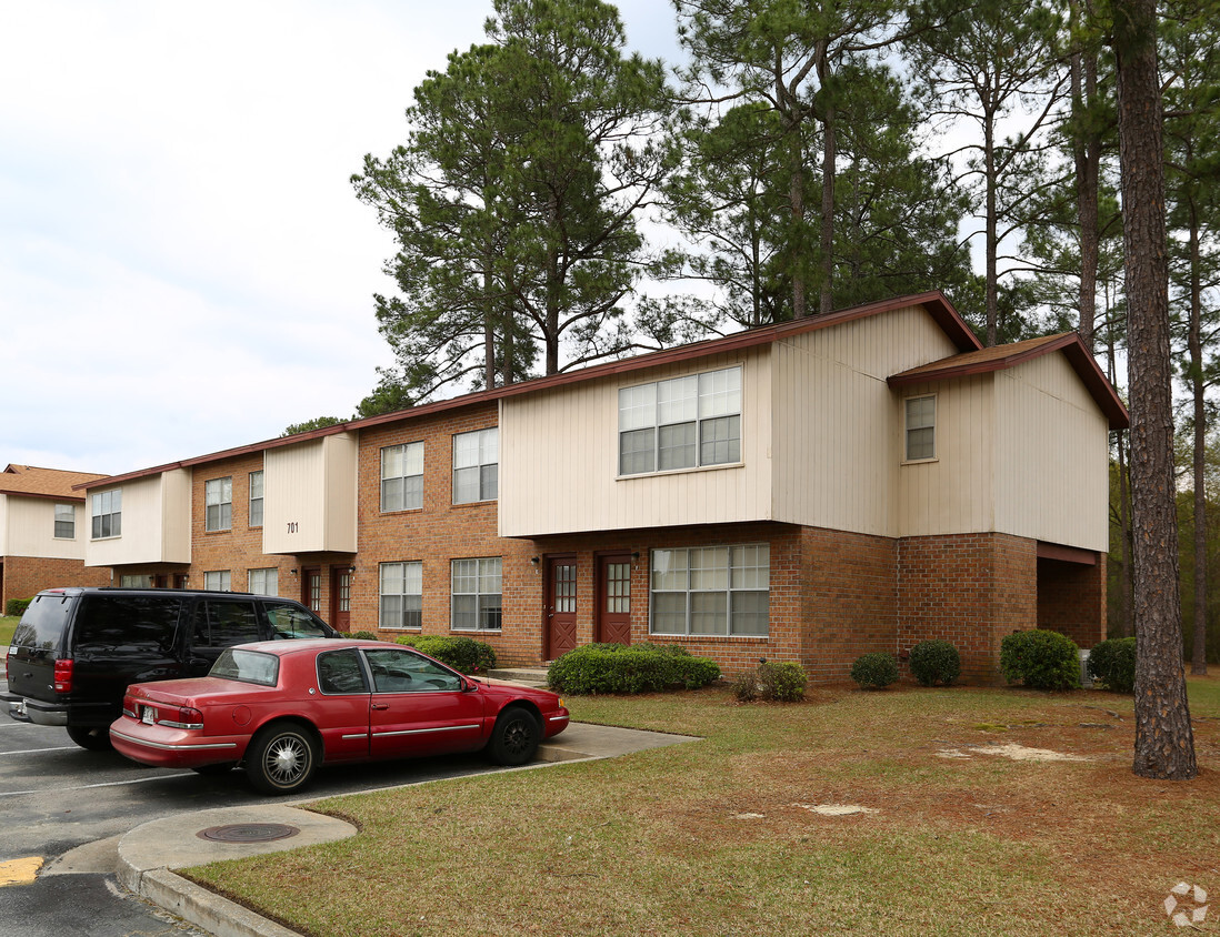 Building Photo - Pineland Apartments