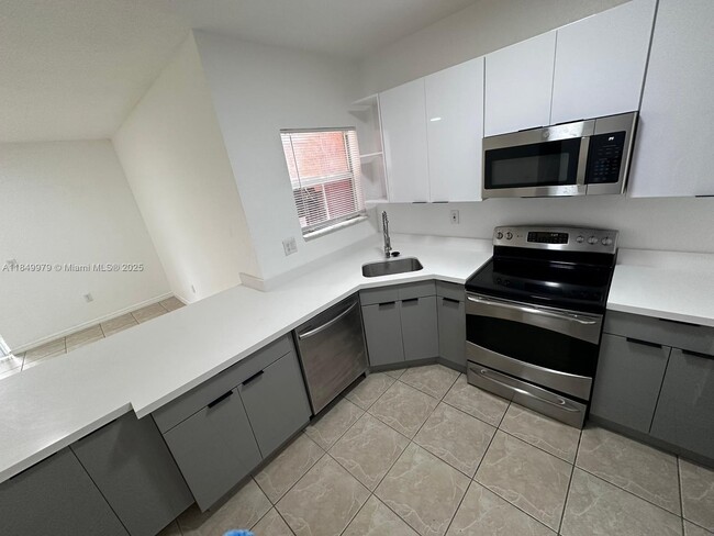 Foto del edificio - 941 SW 6th Pl
