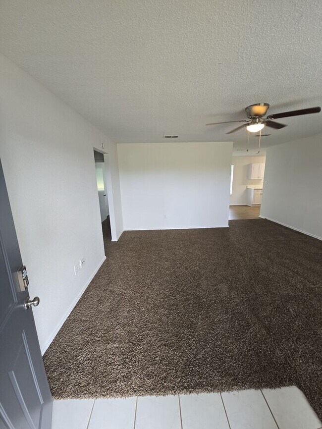 Building Photo - 9561 Lonesome Dove Dr