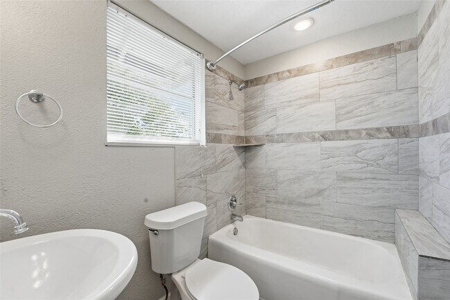 Foto del edificio - 6526 Linden St