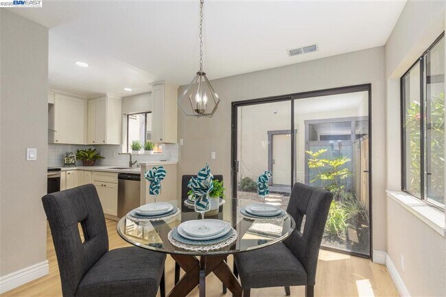 Building Photo - $2,990- TWO BEDROOM / 2.5 BATH GORGEOUS RE...