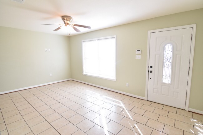 Foto del edificio - 107 E Washington Ave