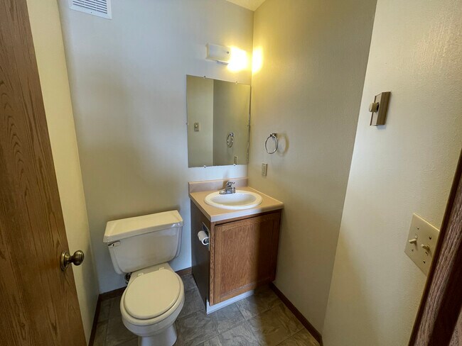 Main Floor - 910 Elm St