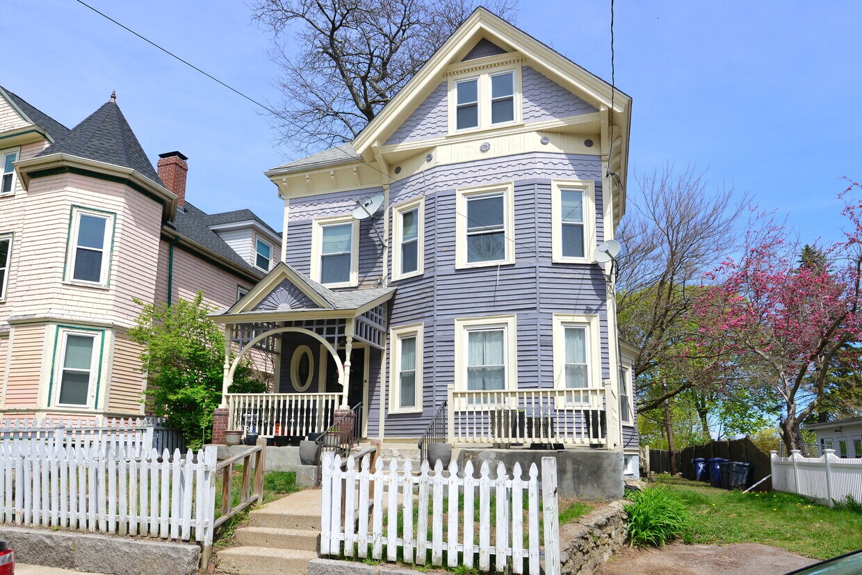 Primary Photo - 75 Munroe St